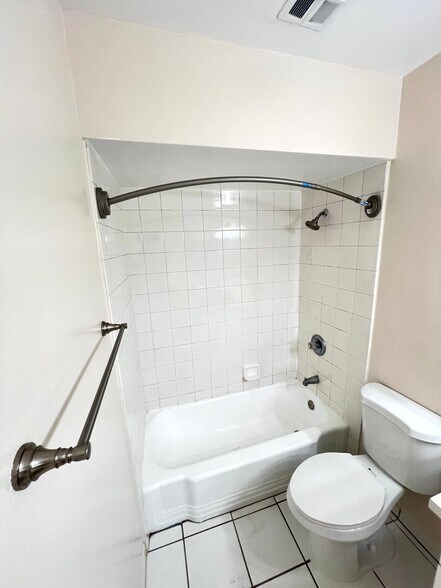 Building Photo - 2637 S Centinela Ave