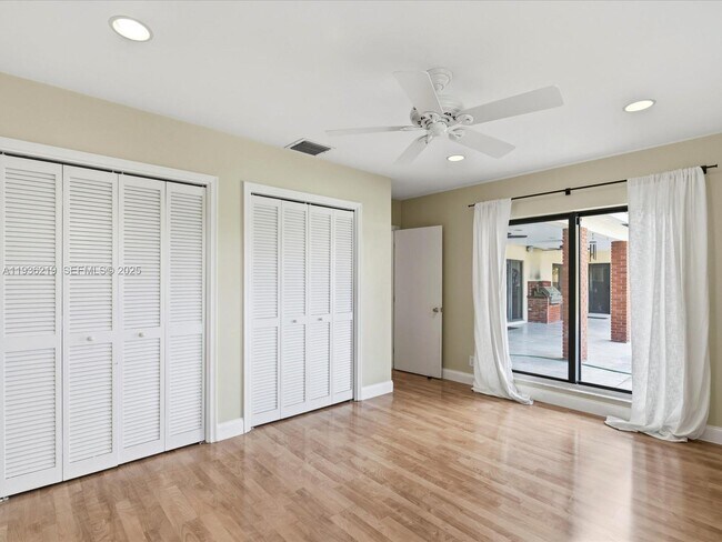 Building Photo - 21151 NE 22nd Ct