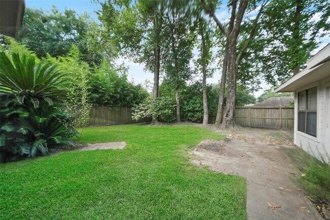 Building Photo - 2402 Brookdale Dr