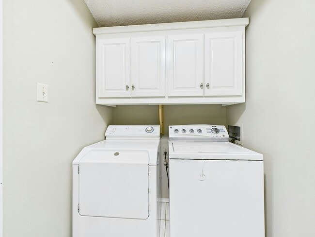 Building Photo - 102 Thompson Loop