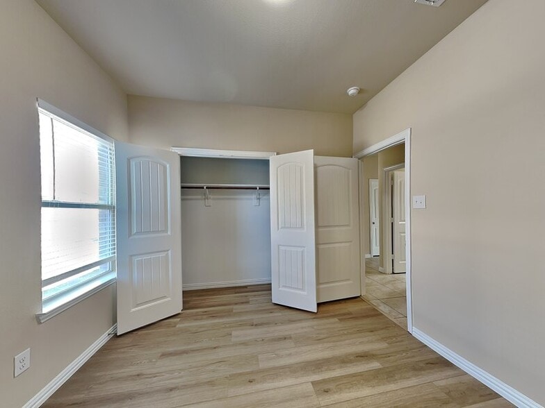 Building Photo - 611 Jennie Marie Cir