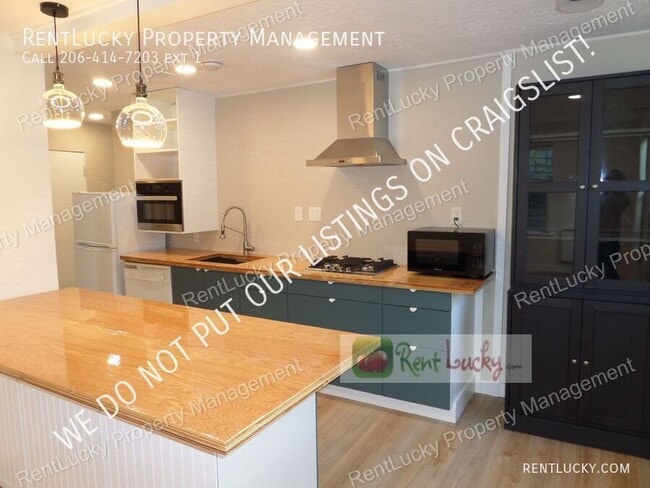 Building Photo - 2110 NE 85th St