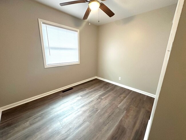 Building Photo - Updated 3 bed/ 1 bath