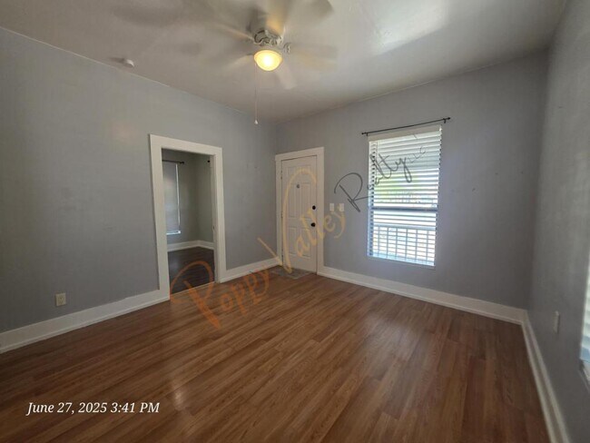 Building Photo - 305 Grandview Ave