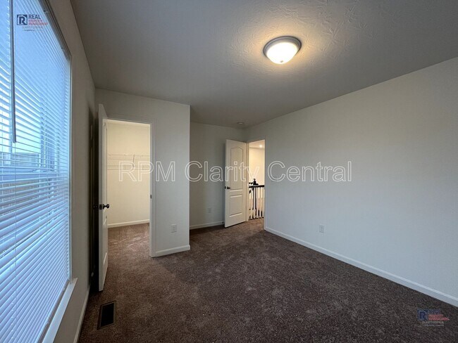 Building Photo - Beautiful home is ready for you!