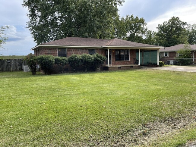 Building Photo - 902 Hereford Dr