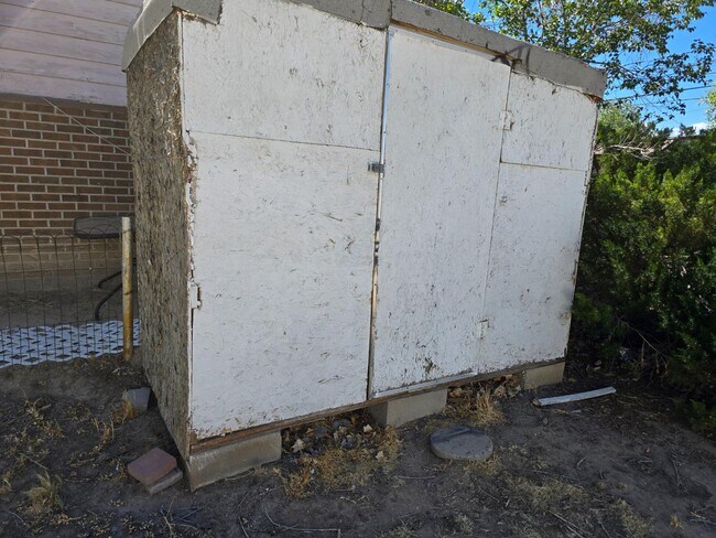 Building Photo - 1824 Rood Ave
