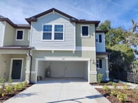 Building Photo - Spacious End-Unit Townhouse in FishHawk Ranch | Top-Rated Schools
