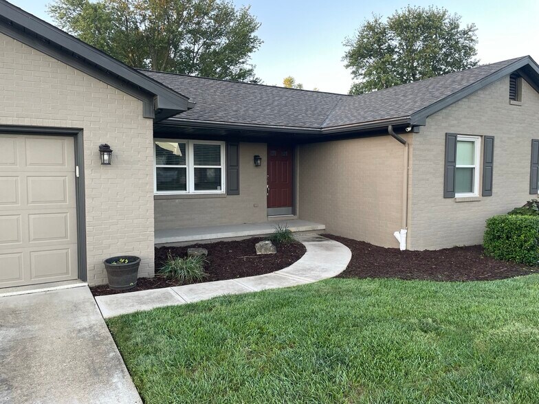 Building Photo - 8733 Hanover Dr