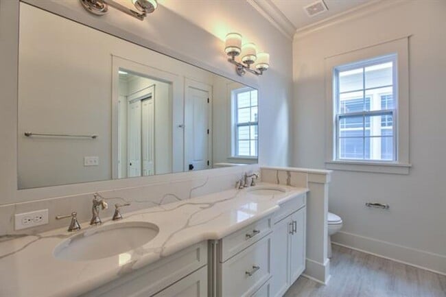 Building Photo - Stunning Midtown Tallahassee Home In Braemore Park