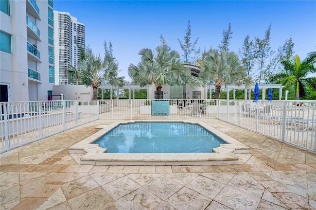 Amenities - 19400 Turnberry Way