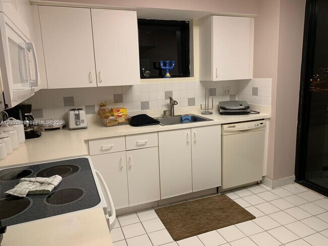 Building Photo - 3300 NE 191st St