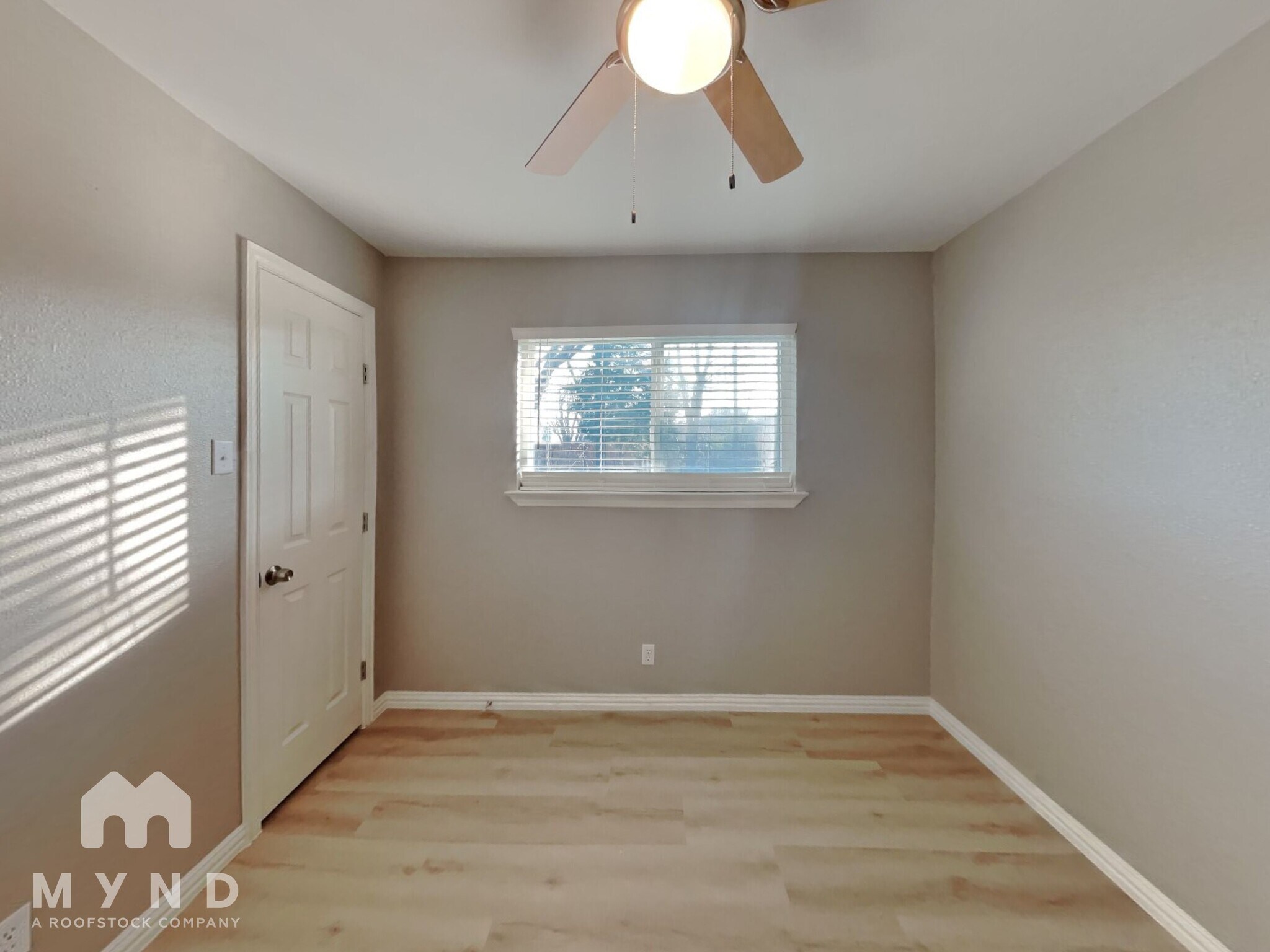 Building Photo - 204 E Ave C