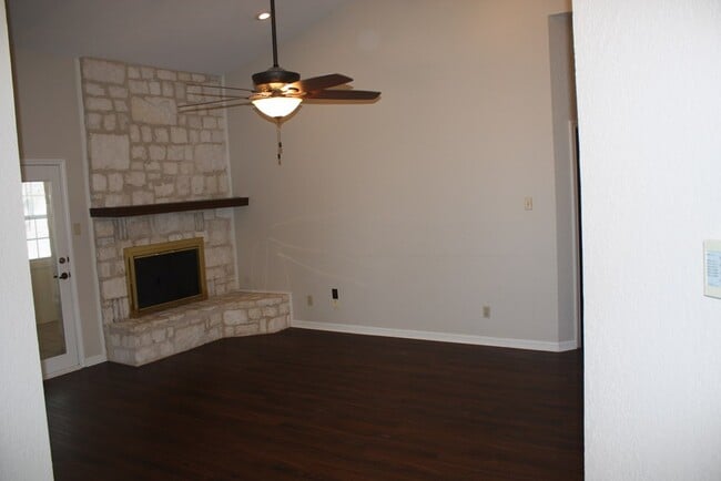 Building Photo - 1816 Woodstone Dr