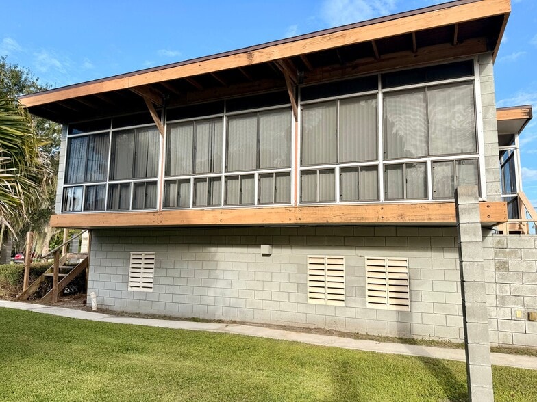 Building Photo - 160 N Lakeview Dr