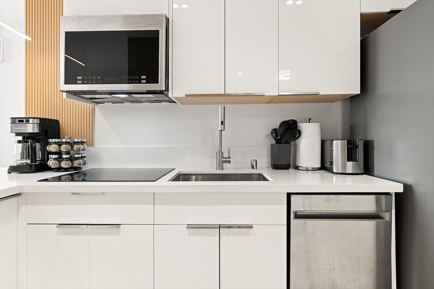 Building Photo - 2207 Ocean Front Walk