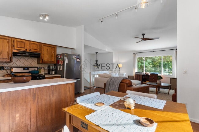 Building Photo - 12 Wood Rd