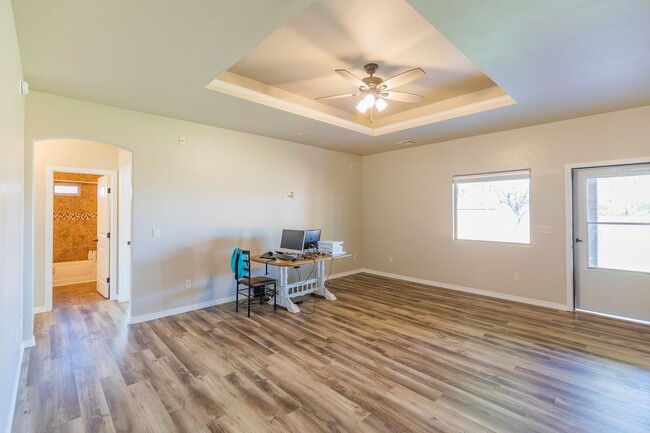 Building Photo - Beautiful 3 Bed 2 Bath Home