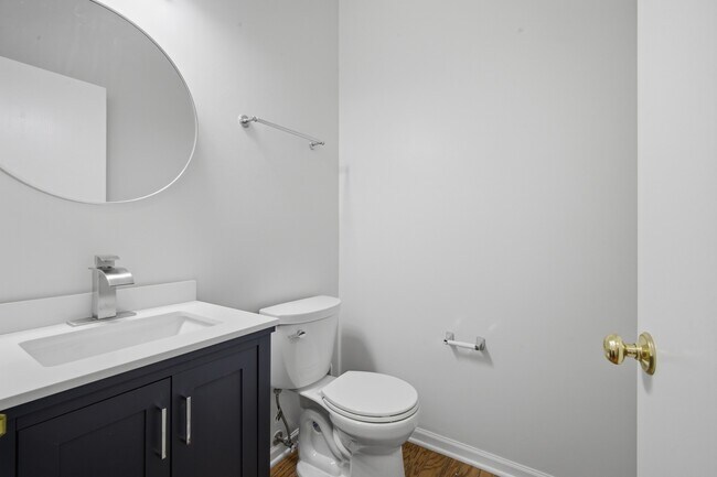 Building Photo - 611 Lakeridge Ct