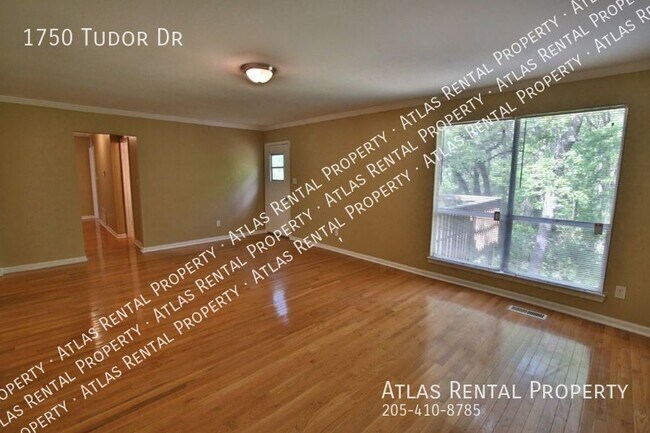 Building Photo - 1750 Tudor Dr