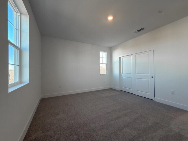 Building Photo - 2848 Dapper St