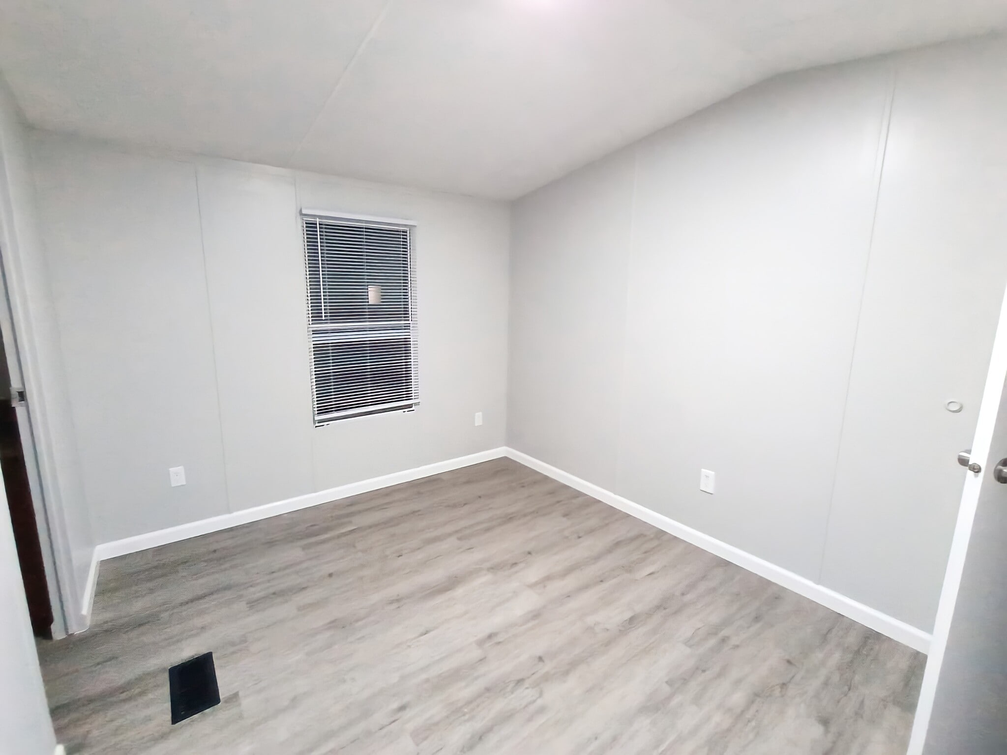 Building Photo - 65 Deerwood Park