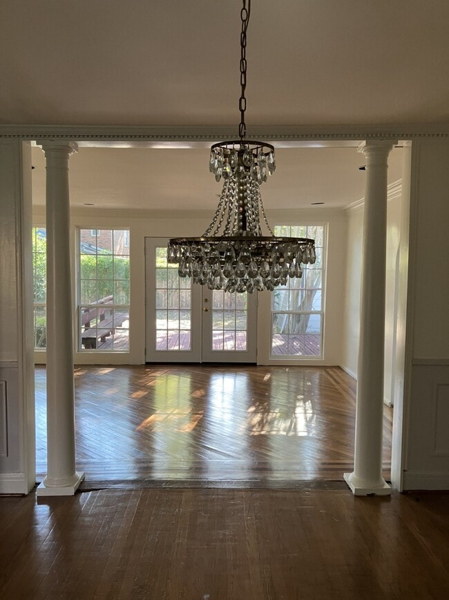 Building Photo - 3210 Oakdale St