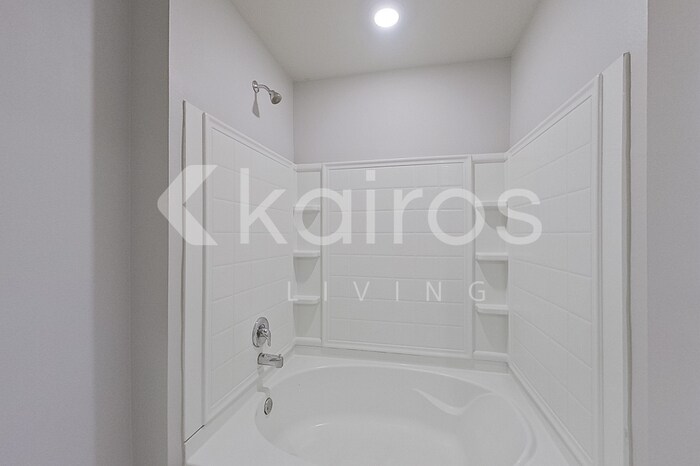 Building Photo - 116 SANTIAGO COURT