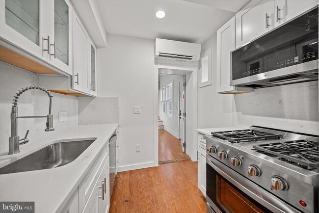 Building Photo - 1312 19th St NW