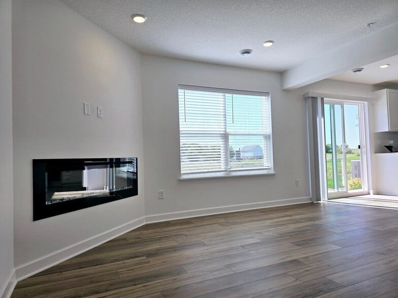 Building Photo - 1103 Middlefield Rd