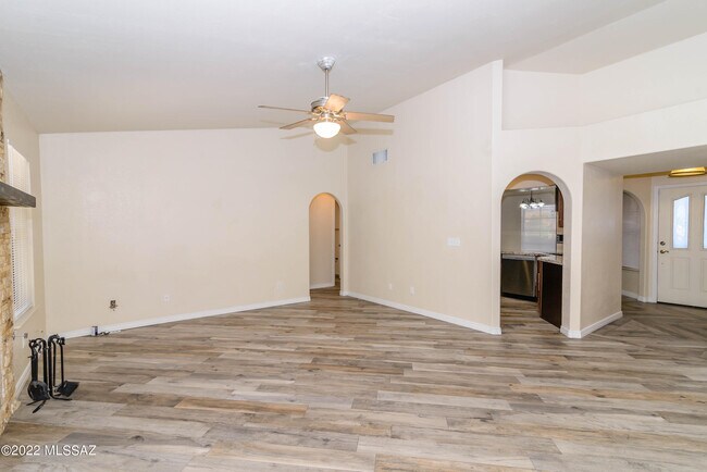 Building Photo - 9940 E Covington St