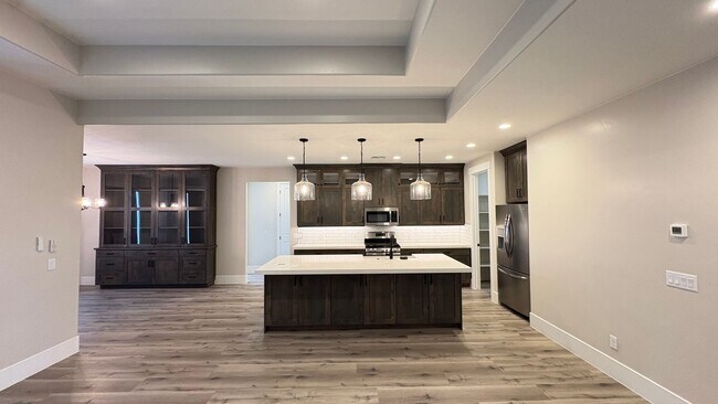 Building Photo - Solar Home For RENT!!!