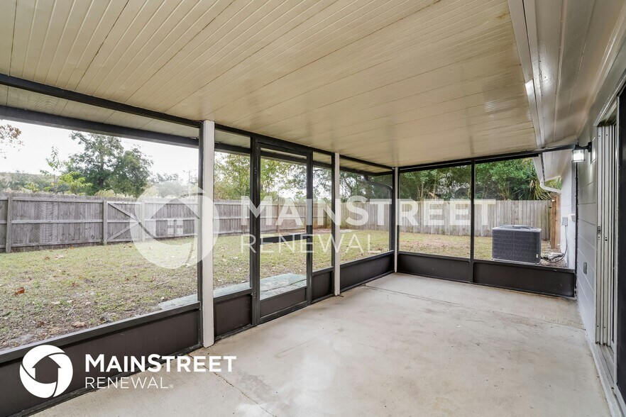 Building Photo - 960 Dostie Cir