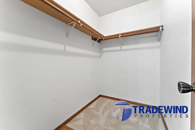 Building Photo - 560 Donegal Cir