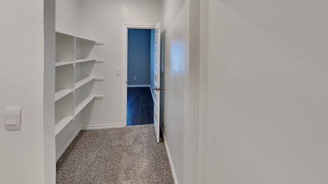 Building Photo - Very Nice 4 Bedroom 2 1/2 Bath in Yukon Schools + an office + bonus room