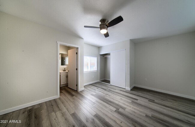 Building Photo - 908 E Pasadena Ave