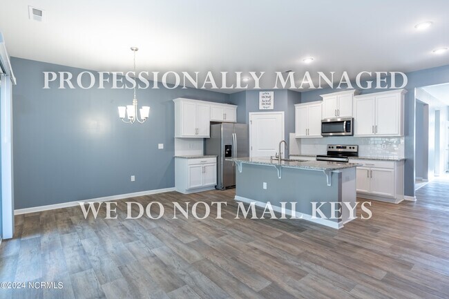 Building Photo - 458 Golden Villas Dr