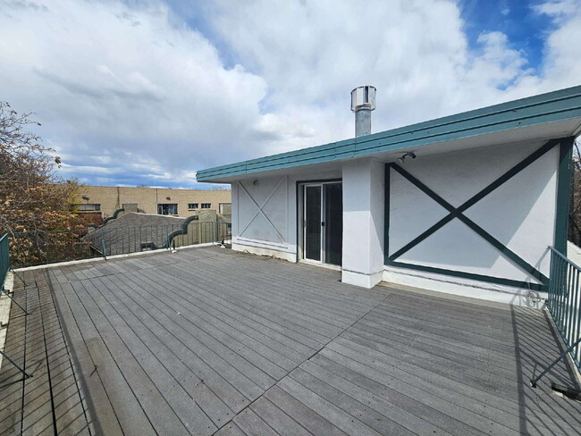 Building Photo - Top Floor Studio with Panoramic City and M...