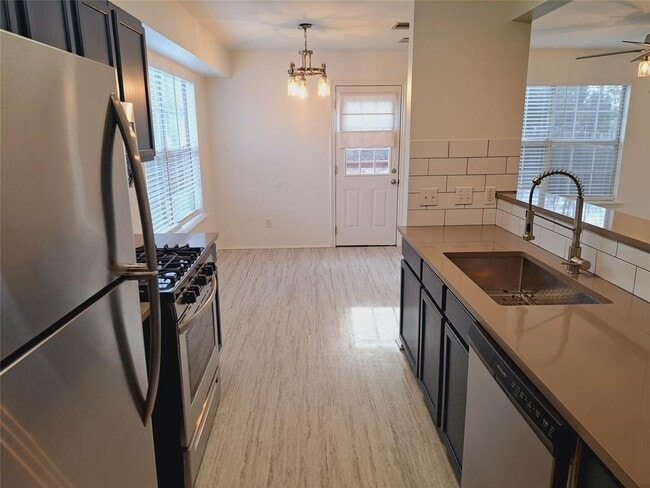 Building Photo - 6703 Hill Oaks Dr