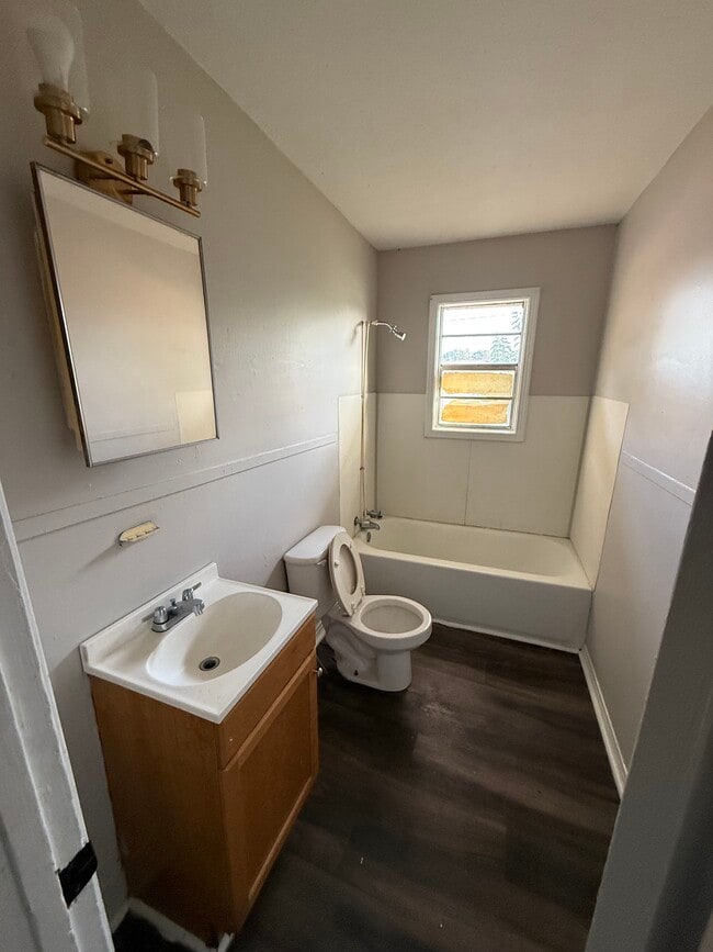 Building Photo - 616-622 14th St Quadplex