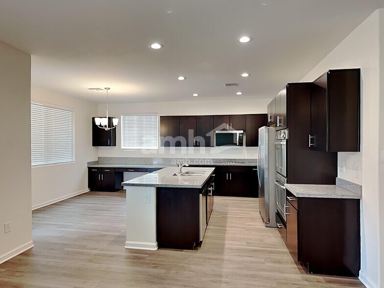 Building Photo - 10824 N Avenida Vallejo