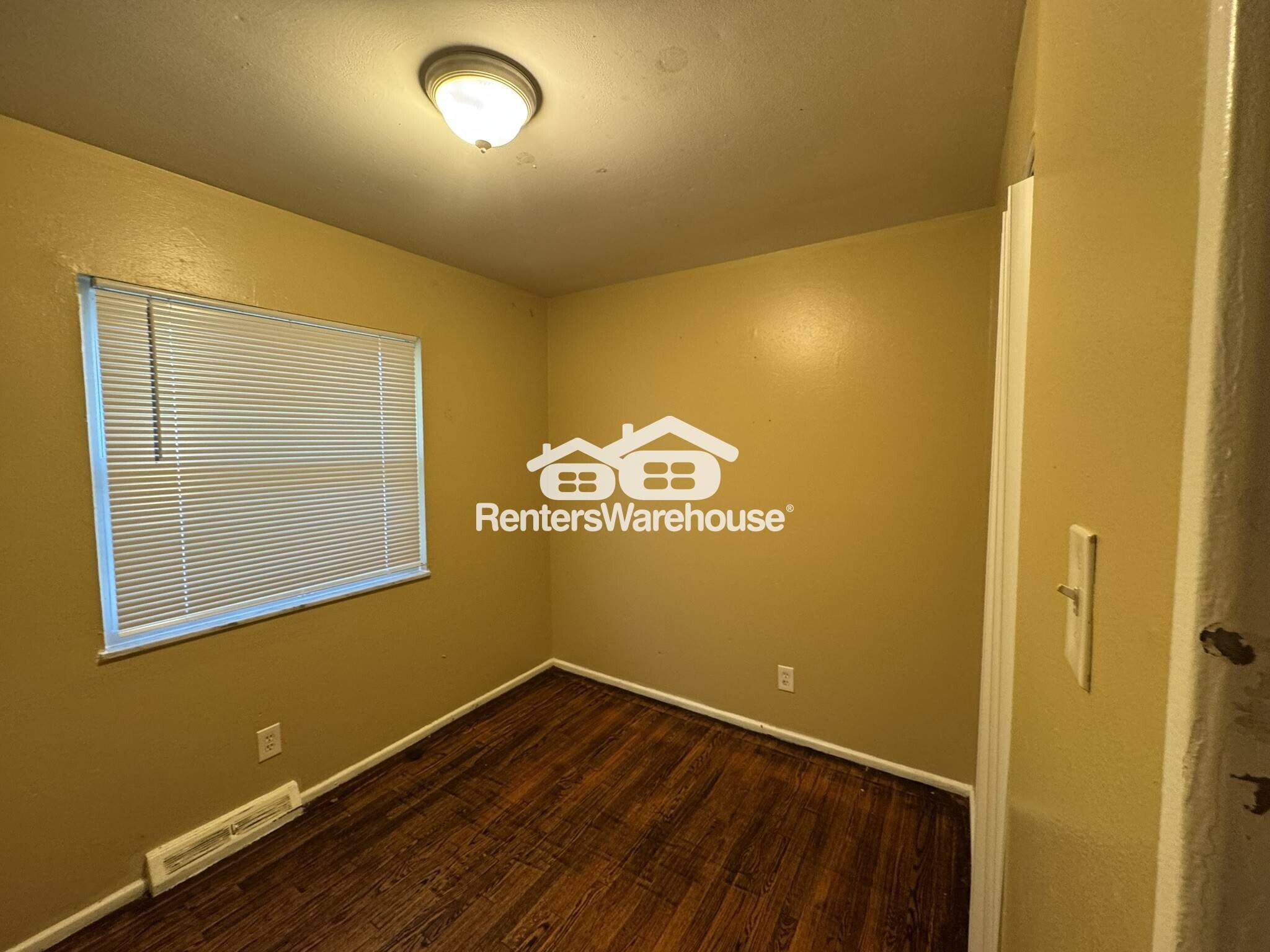 Building Photo - 10137 Cavalier Ct