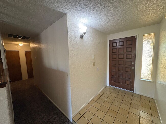 Building Photo - 947 W Seeger Ave