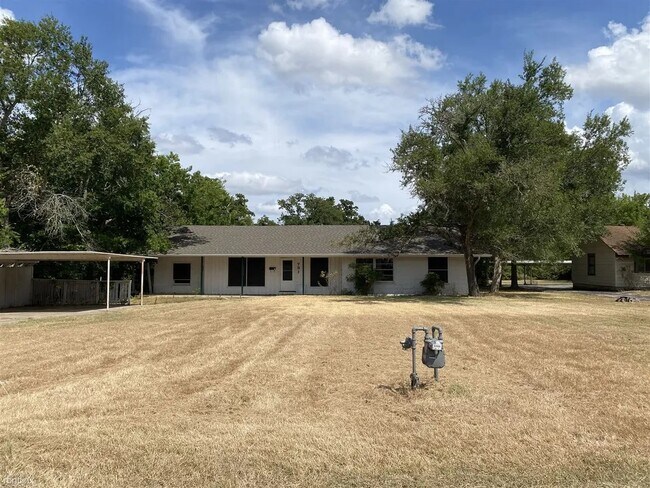 Primary Photo - 731 Inwood Dr