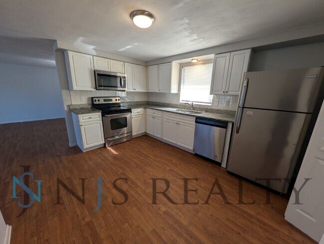 Building Photo - 3/2/1 1508 Sq. Ft. LARGE Corner Lot home: Updated Kitchen & Baths, NEW paint, NEW floors, Fenced ...