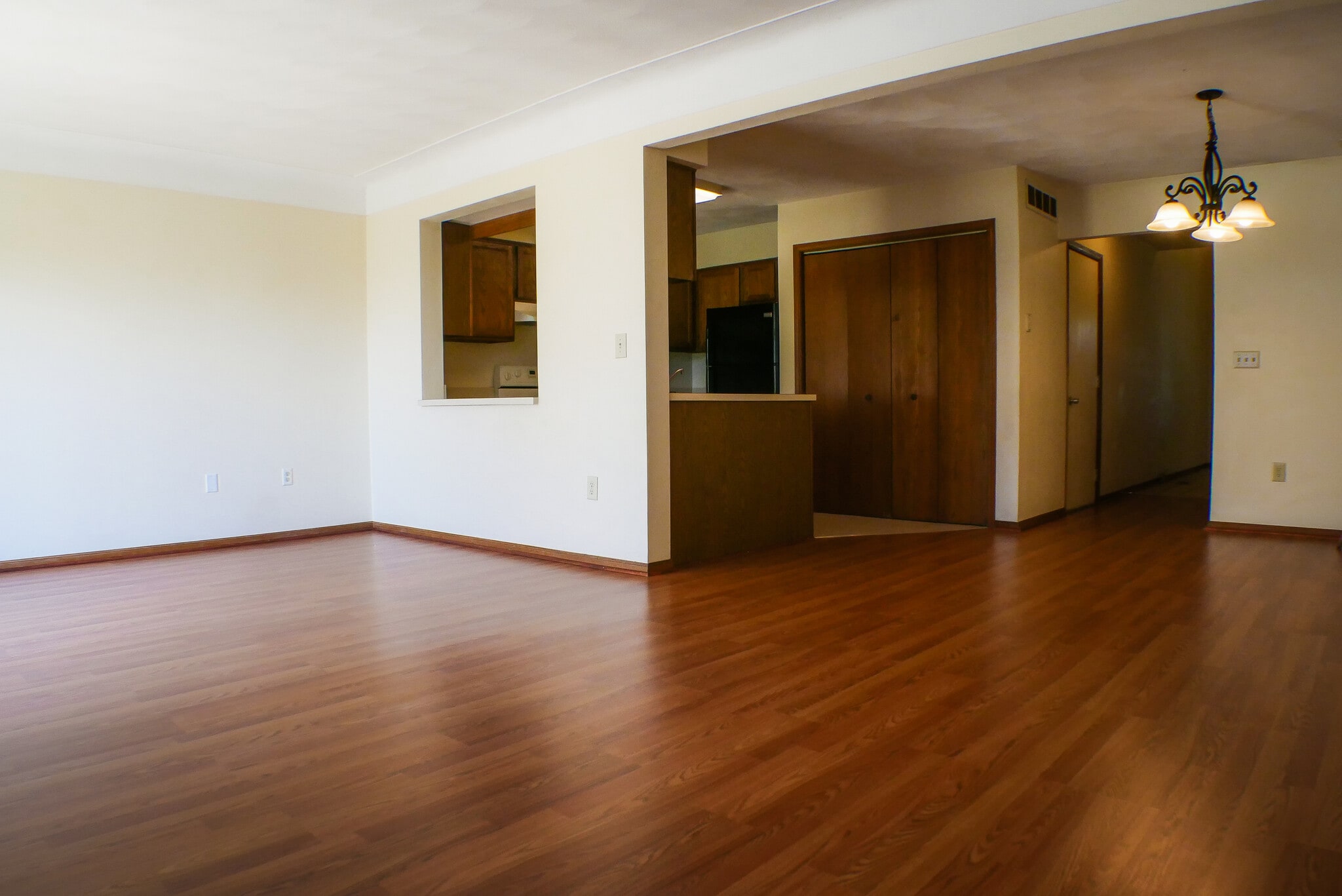 Building Photo - 3858 S Chalet Cir