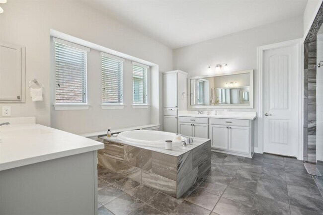 Building Photo - 5837 Toscana Trace