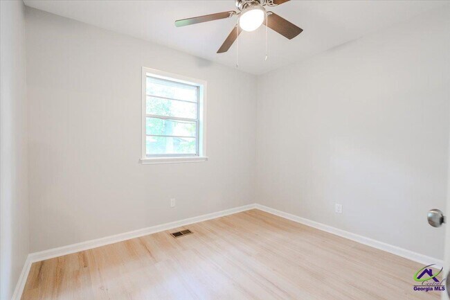 Building Photo - 308 Juniper Rd