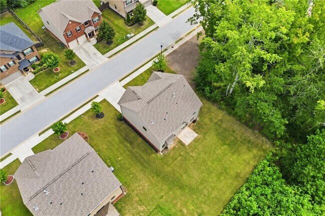 Building Photo - 3132 Hawthorn Farm Blvd