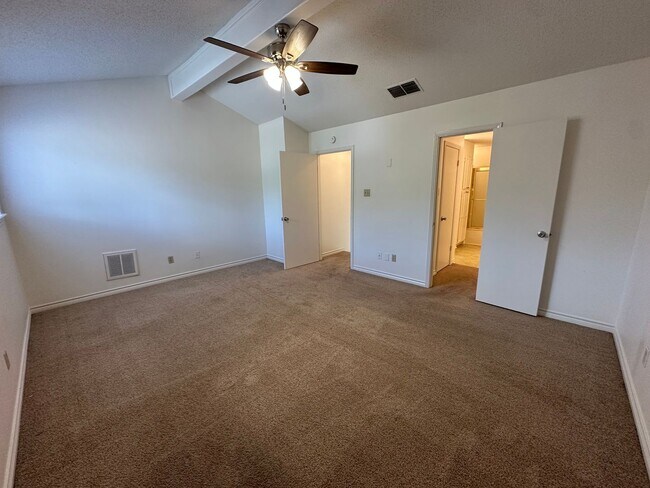 Building Photo - 5885 Creek Side Circle